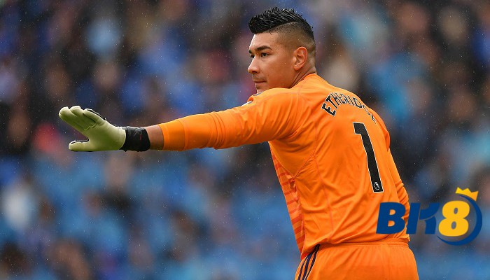 Neil Etheridge Penjaga Gawang Terbaik Asia Tenggara