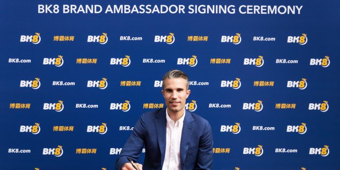 Robin van Persie joins BK8 1