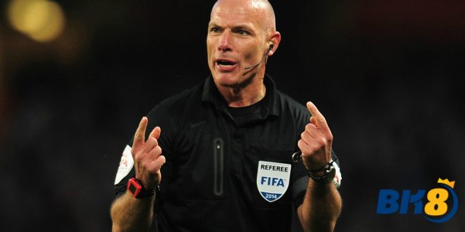 Keputusan Kontroversial Wasit Howard Webb